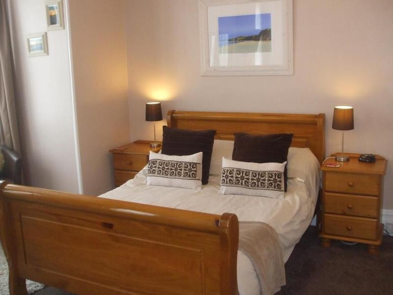 Chiverton House image