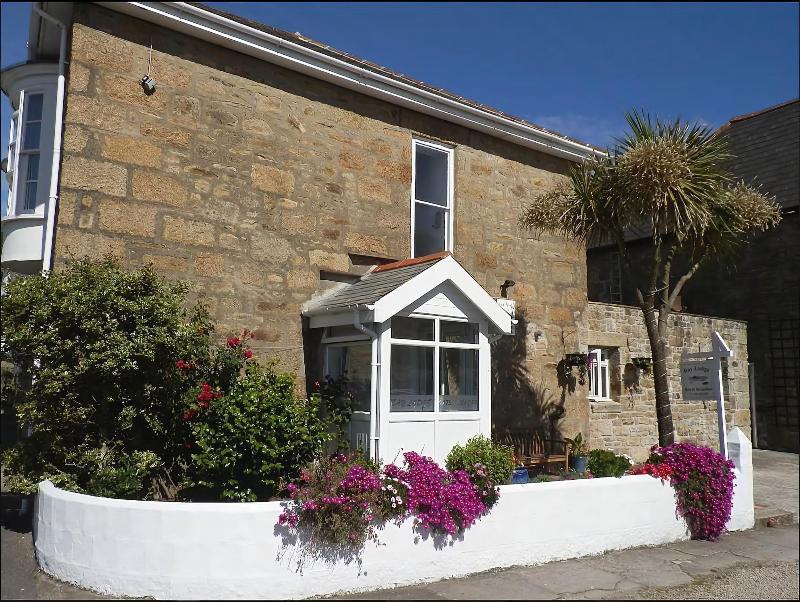 Bay Lodge — exterior view