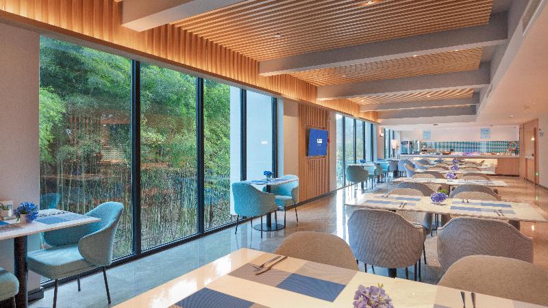 Holiday Inn Express E'Mei Qiliping image