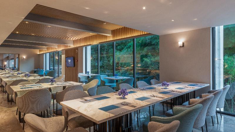 Holiday Inn Express E'Mei Qiliping image