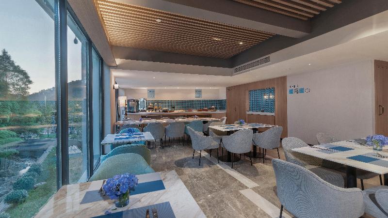 Holiday Inn Express E'Mei Qiliping image