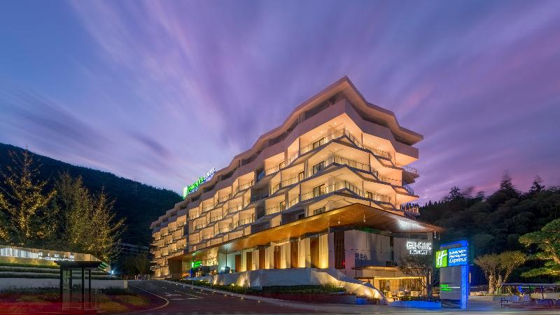 Holiday Inn Express E'Mei Qiliping image