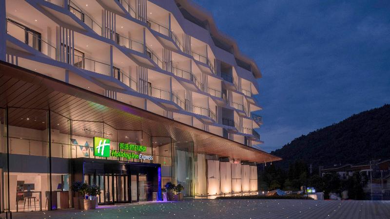 Holiday Inn Express E'Mei Qiliping image