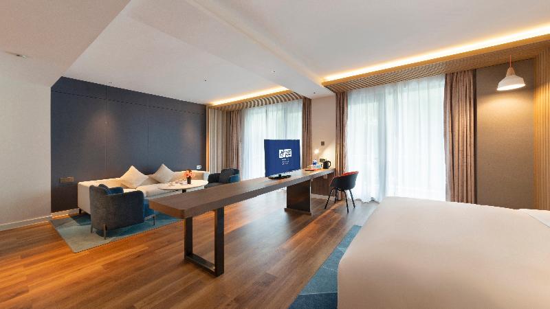 Holiday Inn Express E'Mei Qiliping image