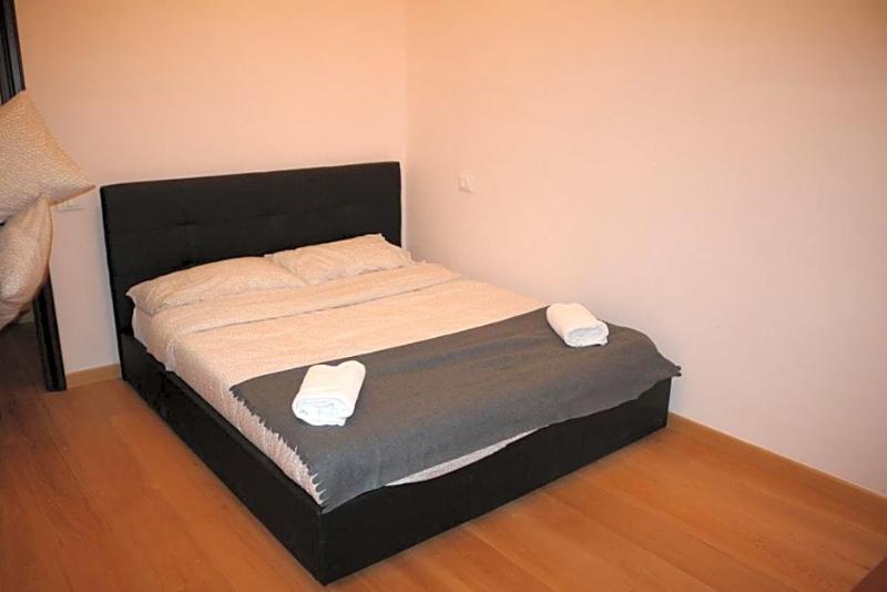R.T House's image