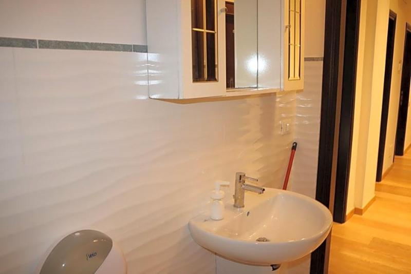 R.T House's image
