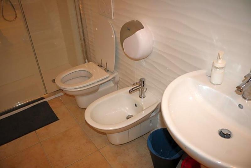 R.T House's image