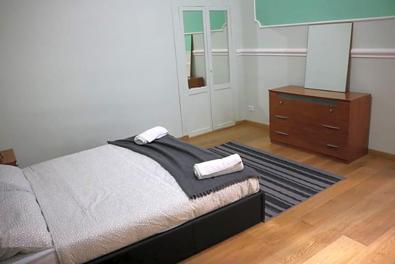 R.T House's image
