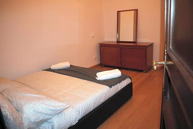 R.T House's image