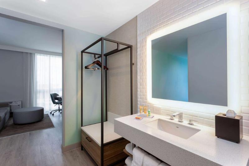 Wyndham Garden Miami International Airport image