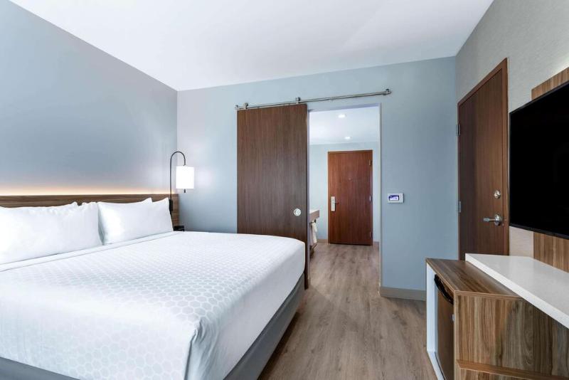 Wyndham Garden Miami International Airport image