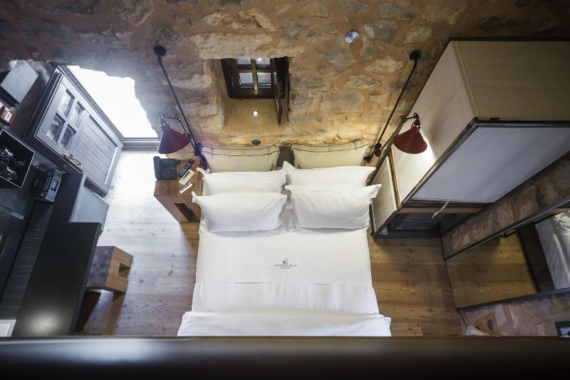 Tainaron Blue Retreat image