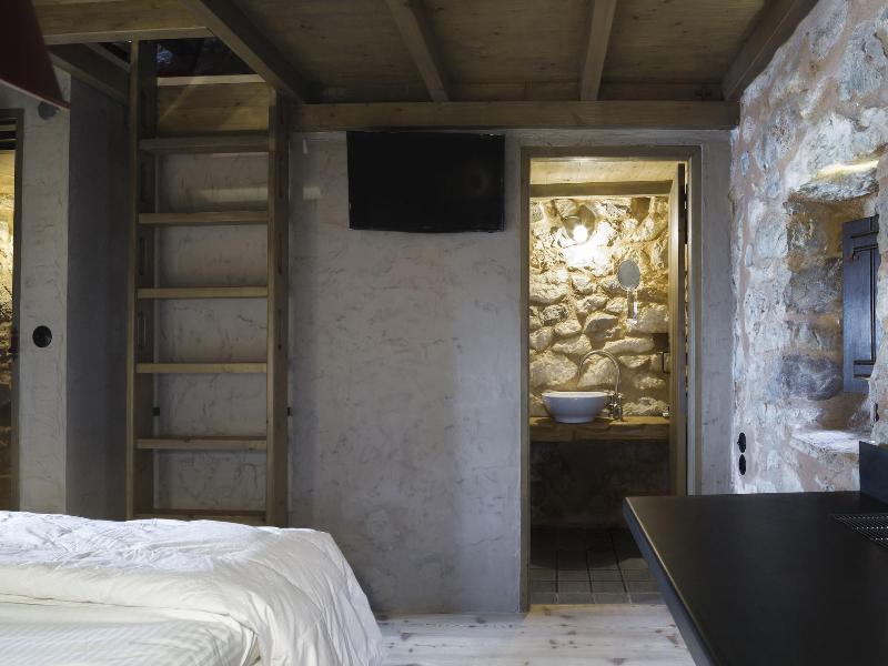Tainaron Blue Retreat image