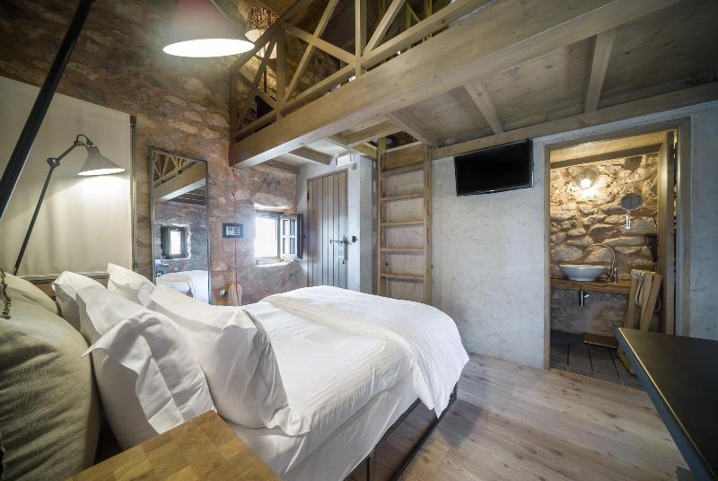 Tainaron Blue Retreat image
