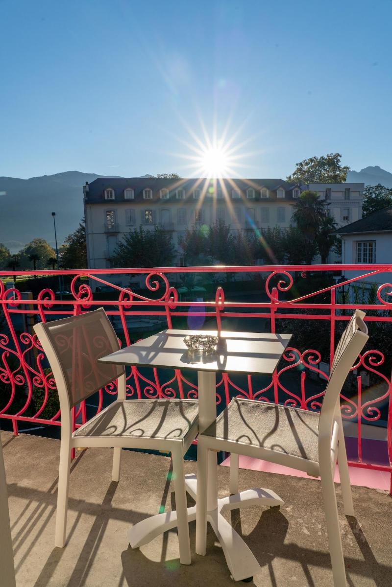 Au Primerose Hotel image