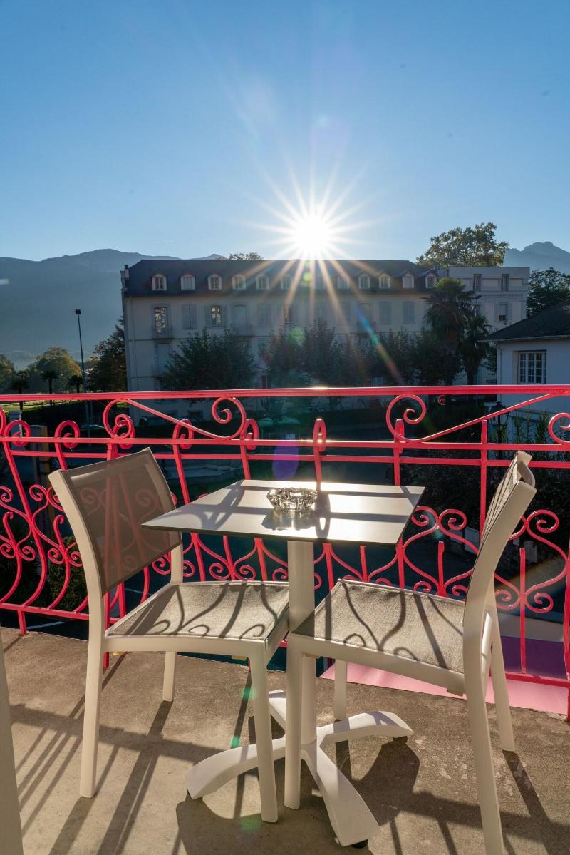 Au Primerose Hotel image