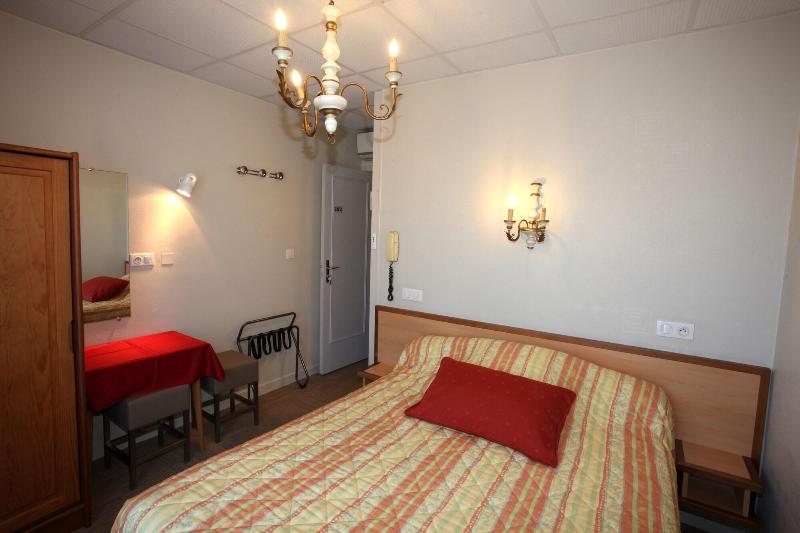 Au Primerose Hotel image