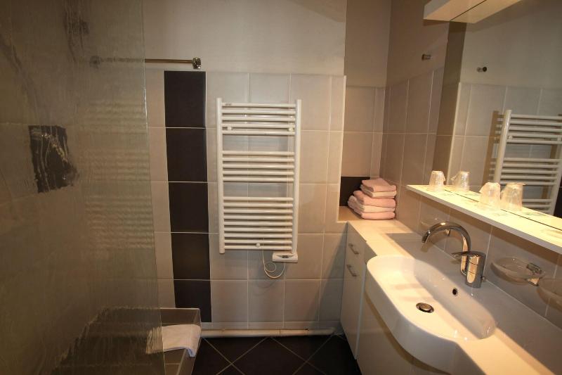 Au Primerose Hotel image