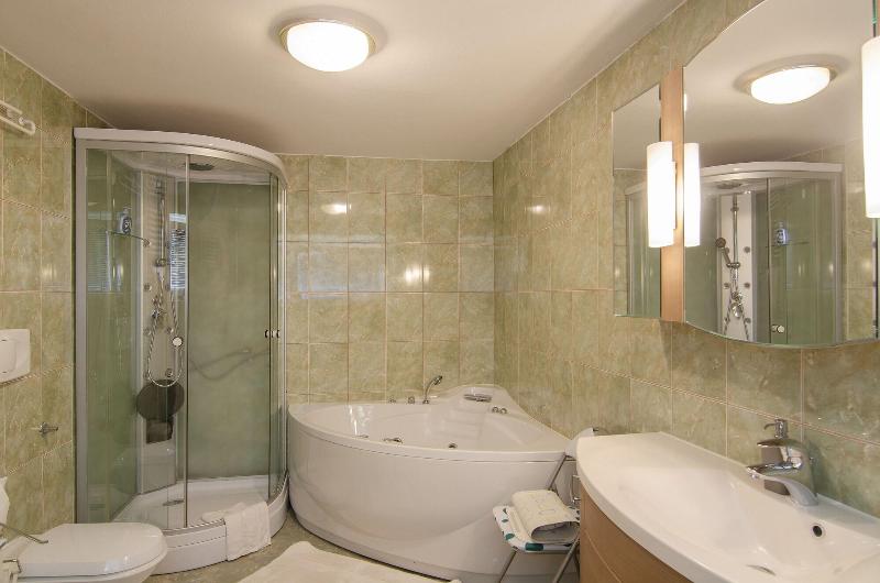 Apartments & Rooms Banich image