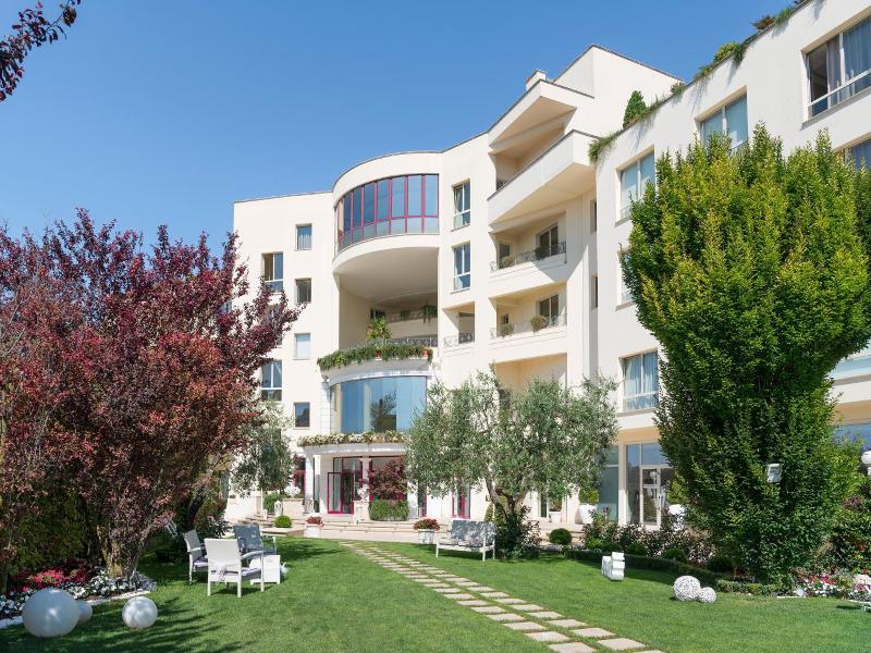Grand Hotel Biffy image