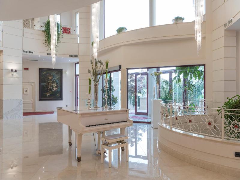 Grand Hotel Biffy image