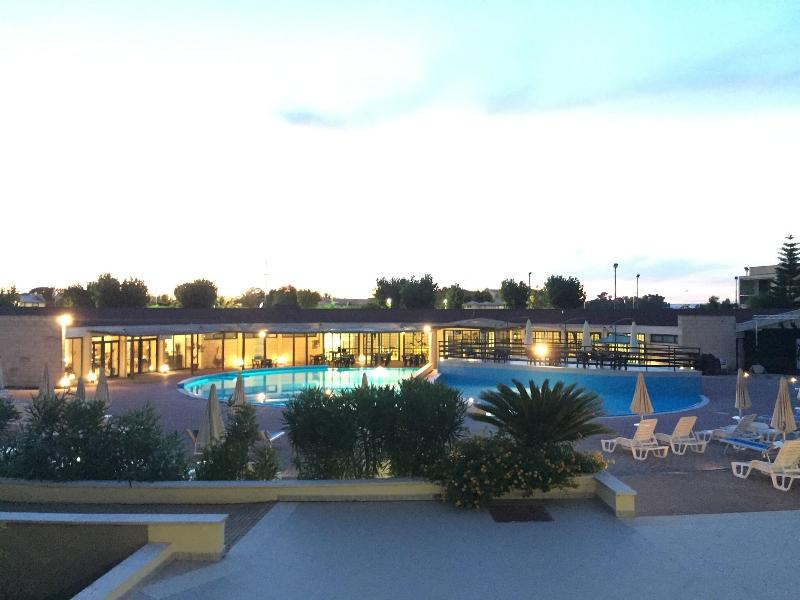 Meta Hotel Residence image