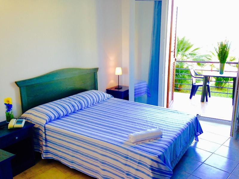 Meta Hotel Residence image
