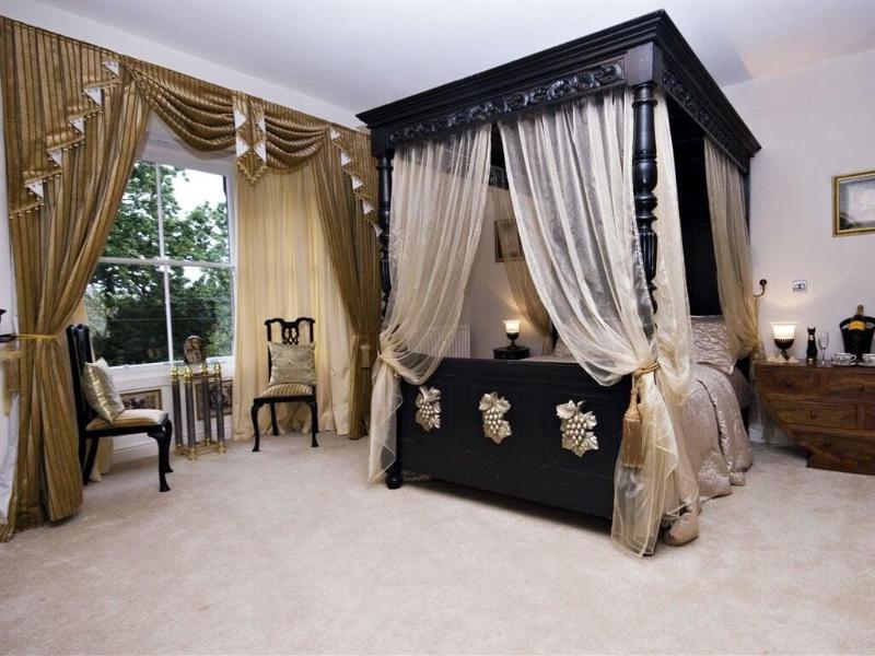 St Hildas Boutique image