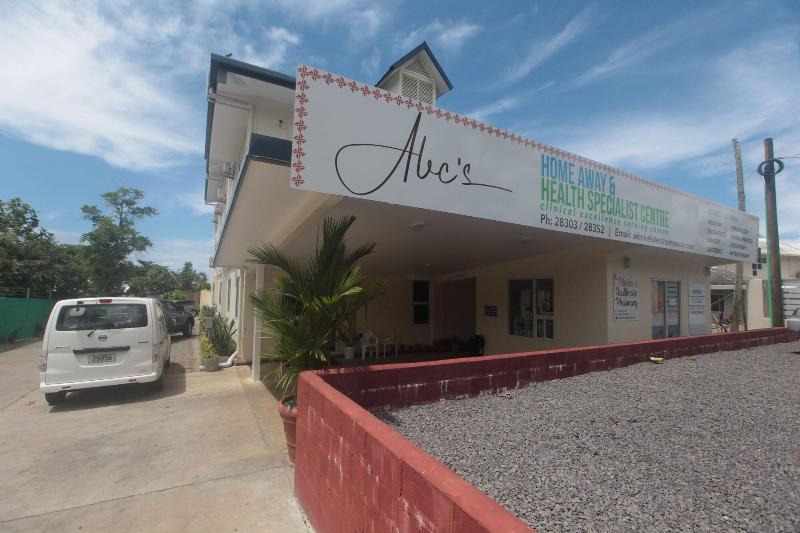 Alec's Hotel image