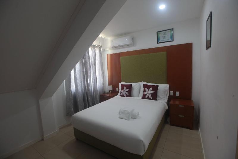 Alec's Hotel image