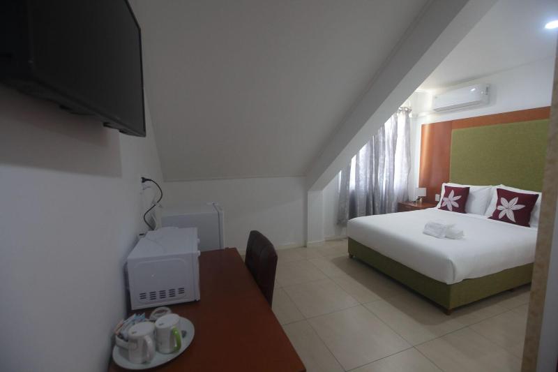 Alec's Hotel image