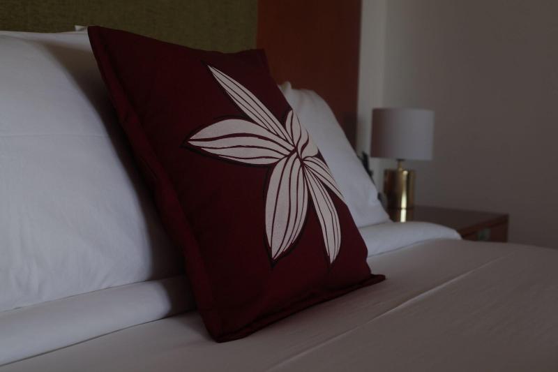 Alec's Hotel image