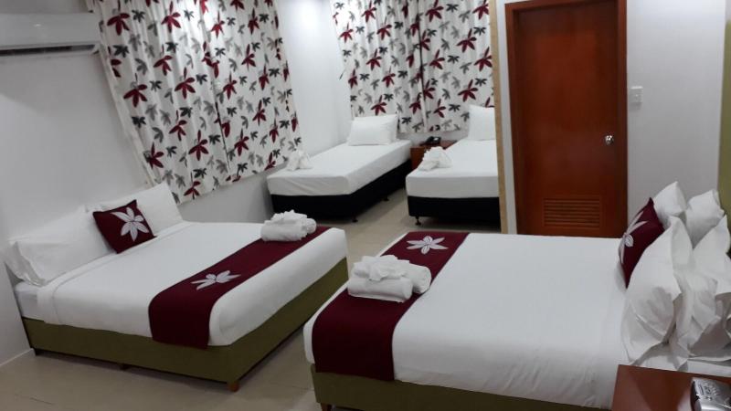 Alec's Hotel image