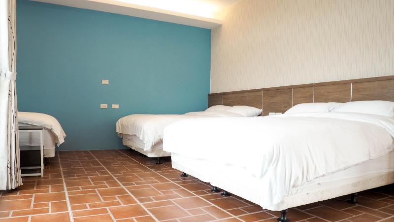Tipsyhotel image