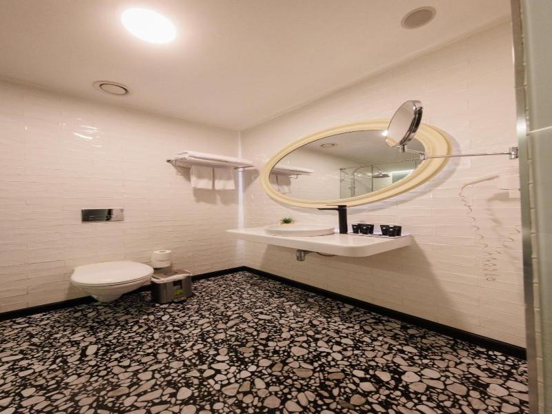 Garden Hotel image