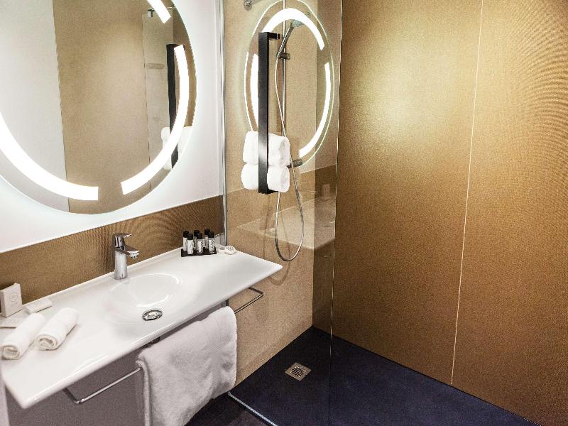 Kyriad Prestige Amiens - Poulainville Spa image