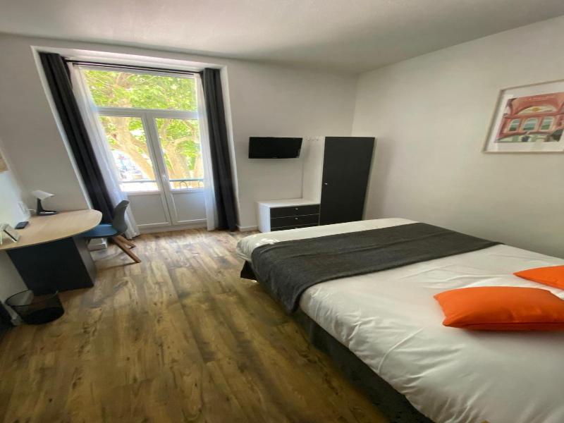 Rev Hotel image