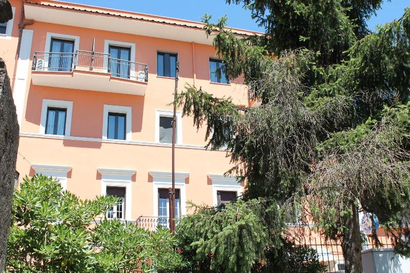 Hotel La Villa image