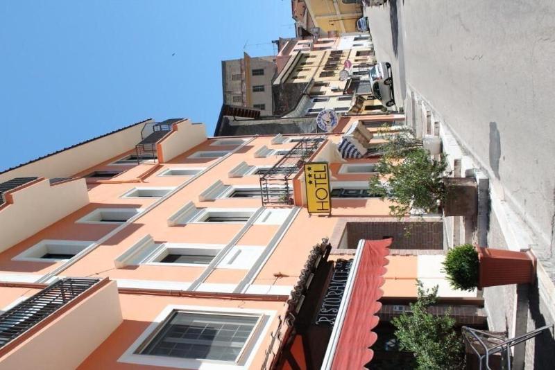 Hotel La Villa image