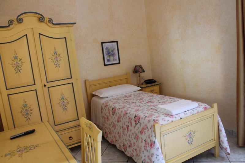 Hotel La Villa image