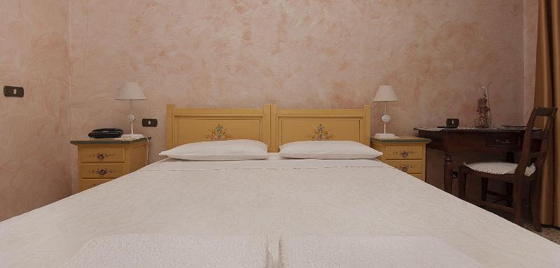 Hotel La Villa image