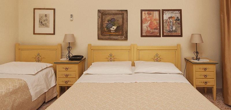 Hotel La Villa image