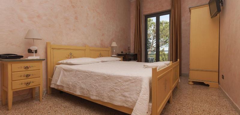 Hotel La Villa image