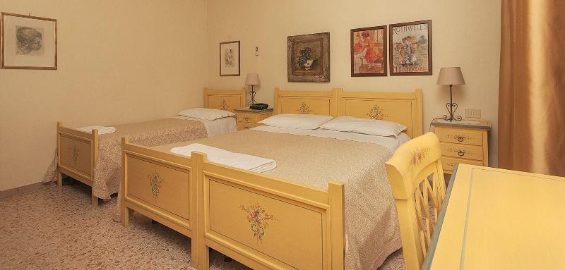 Hotel La Villa image