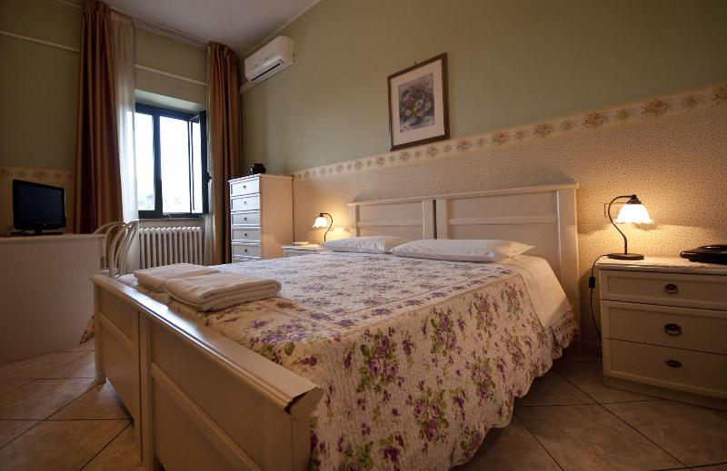 Hotel La Villa image