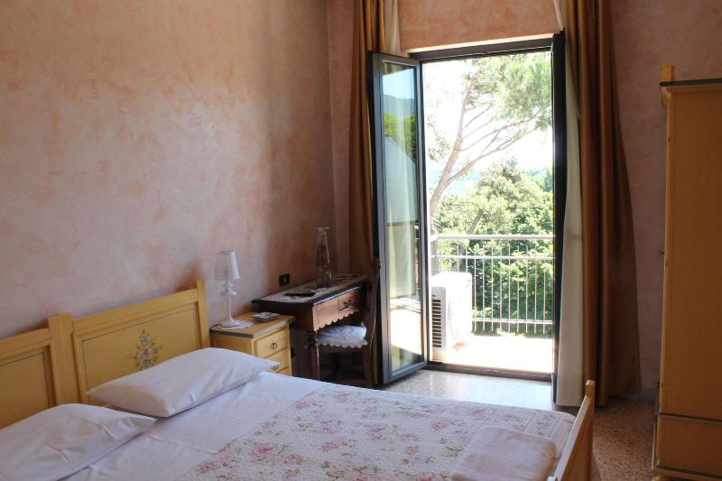 Hotel La Villa image