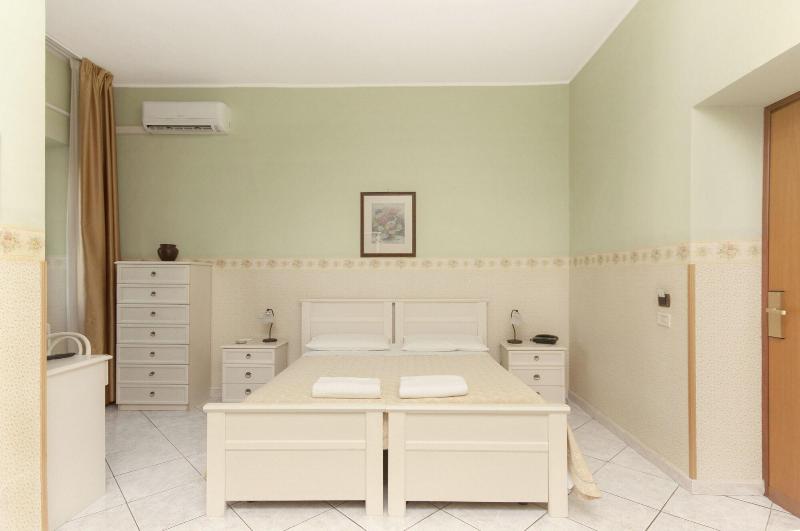Hotel La Villa image