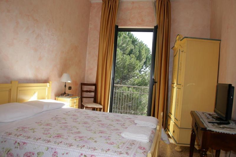 Hotel La Villa image