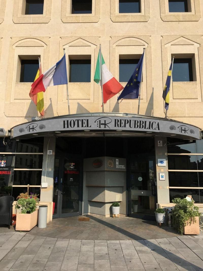 Hr Hotel image