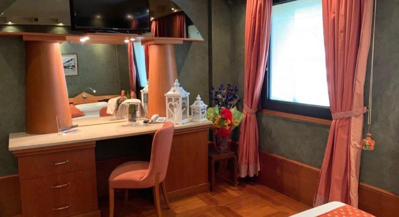Hr Hotel image